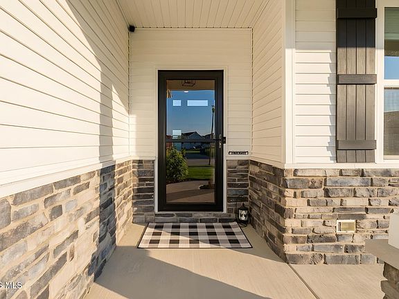 2nd image of 24930 Saddle Horn Dr
