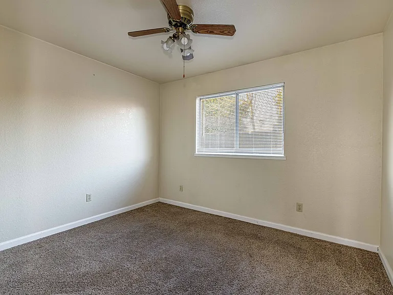 1229 W Roseburg Ave — Photo 36