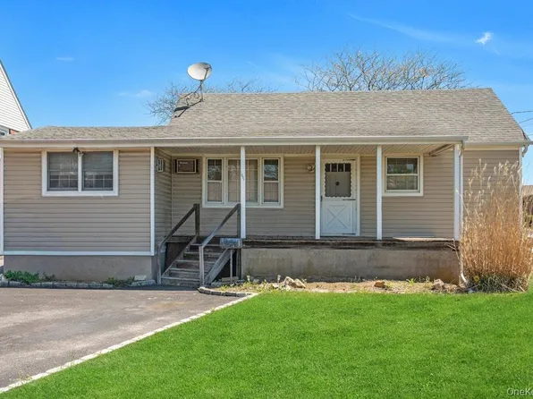 144 W Lake Drive, Lindenhurst, NY 11757