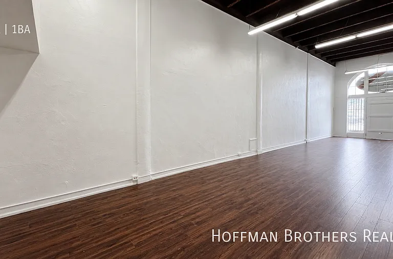1688 W Adams Blvd — Photo 2