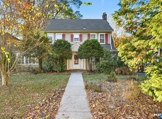 138 Knickerbocker Rd, Englewood, NJ 07631