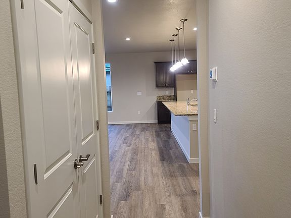 3rd image of 540 Country Hollow Dr