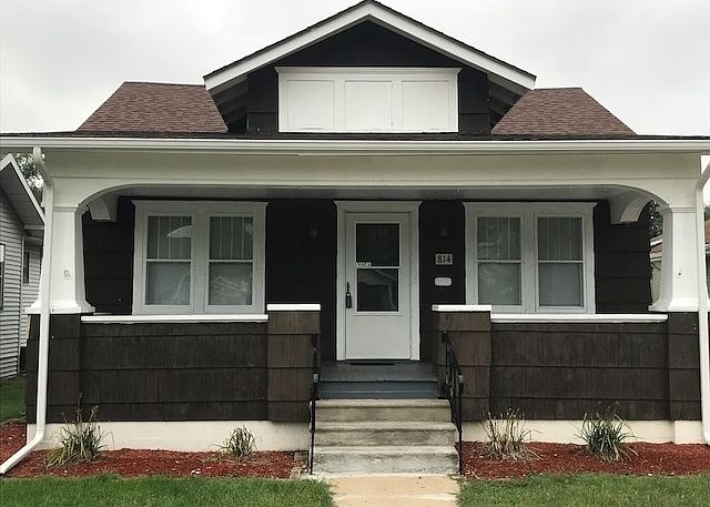1st image of 814 S 32nd St