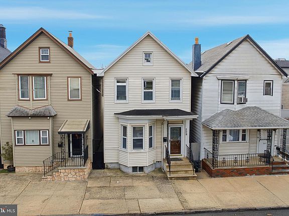 3rd image of 209 Hamilton St