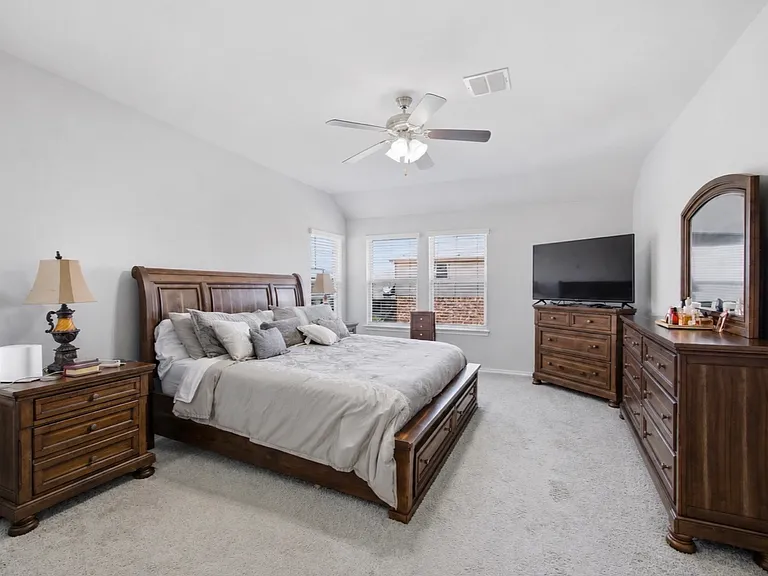 420 Milverton Dr — Photo 16