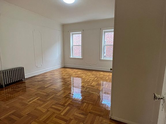 5th image of 2739 Lurting Ave APT 2