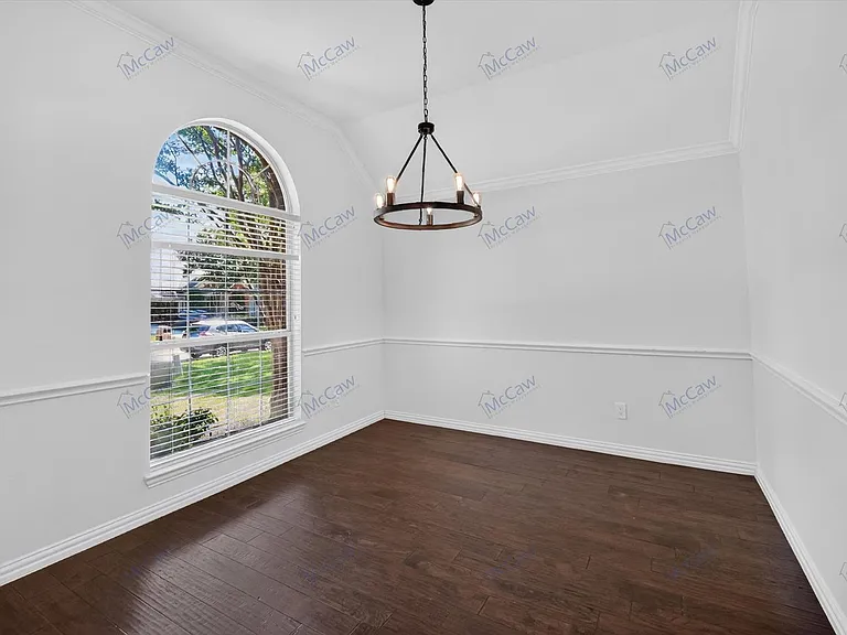 8009 Owl Creek Ln — Photo 3