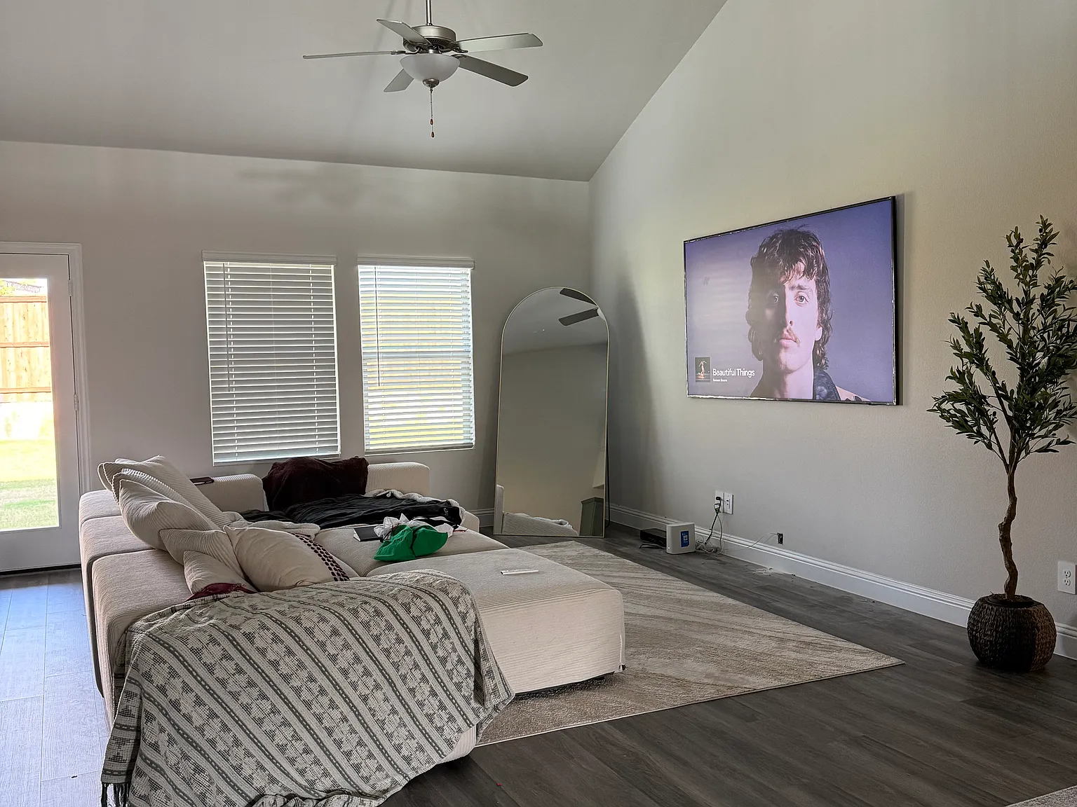 5 bed, 3060 sqft, $3,800 — Photo 3