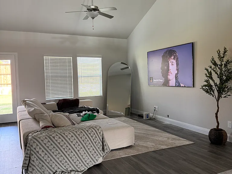 705 Buffalo Dr — Photo 3