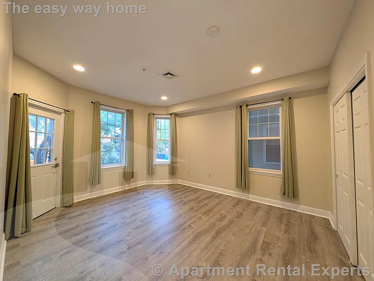 466 Green St — Photo 1