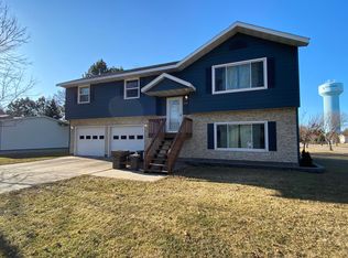 404 Hunters Ridge Rd, Brookings, SD 57006