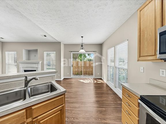 4th image of 1001 Mallory Ln