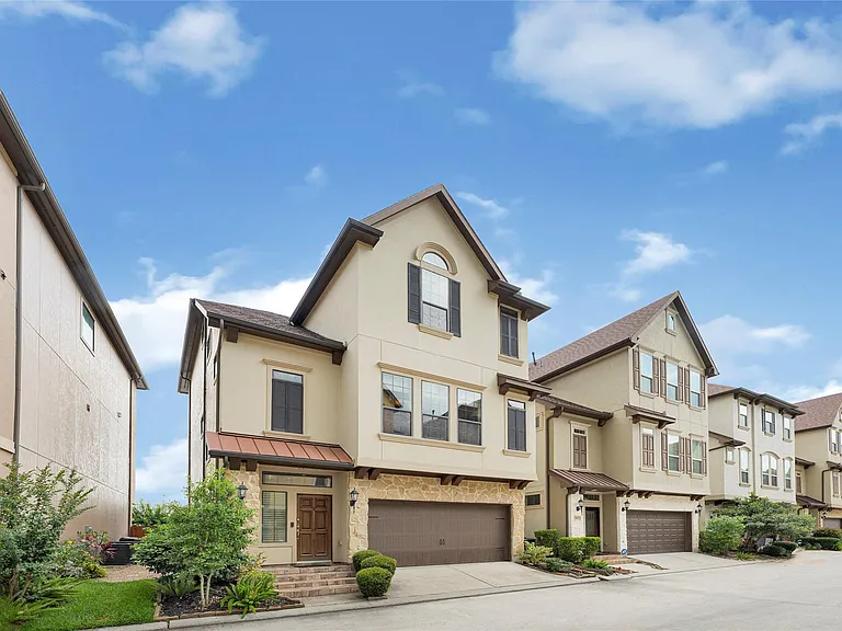 2815 Kings Retreat Cir — Photo 1