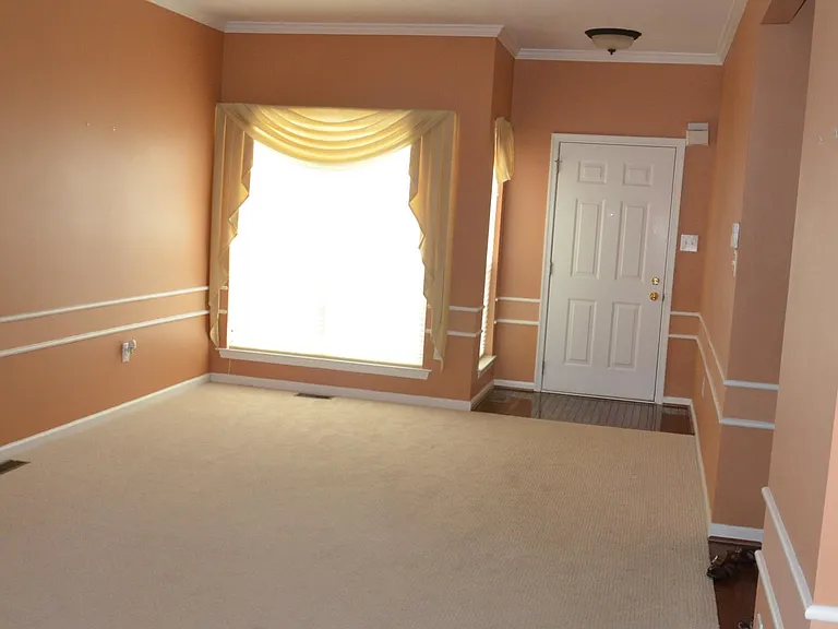 4112 Hermitage Dr — Photo 2