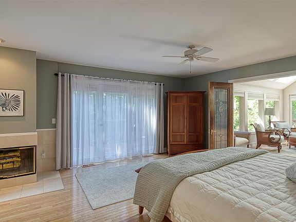 3rd image of 2332 Harbor Reach Dr