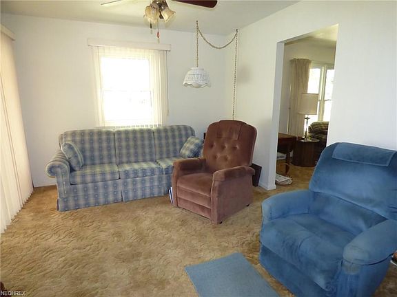 4th image of 809 Damon Dr