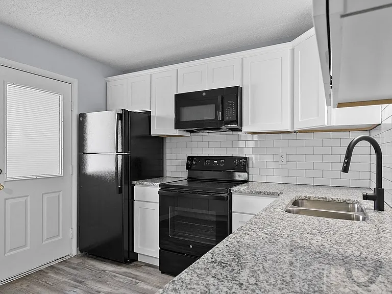 Ridge Manor Apartments — Photo 19