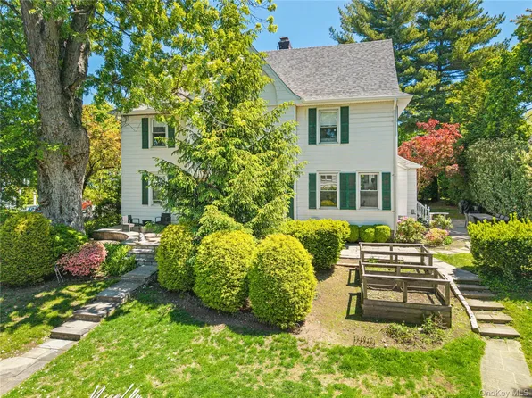 8 Hobart Street, Bronxville, NY 10708