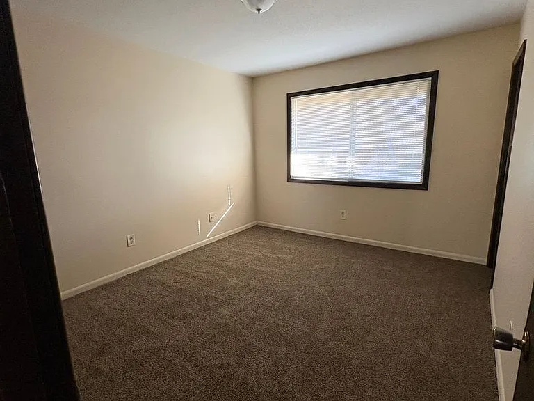 Rocklyn Court Apartments — Photo 24