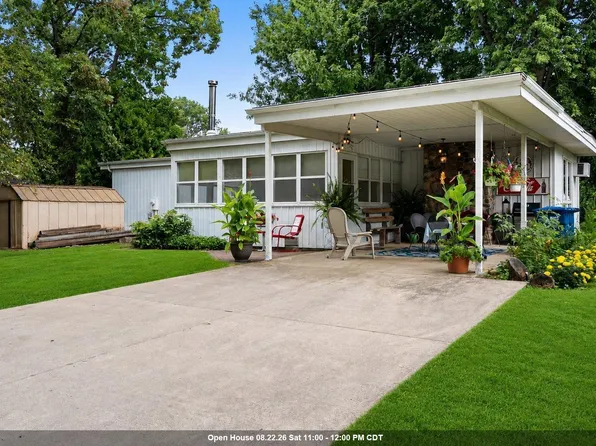 2073 S Point Comfort Rd, Oshkosh, WI 54902