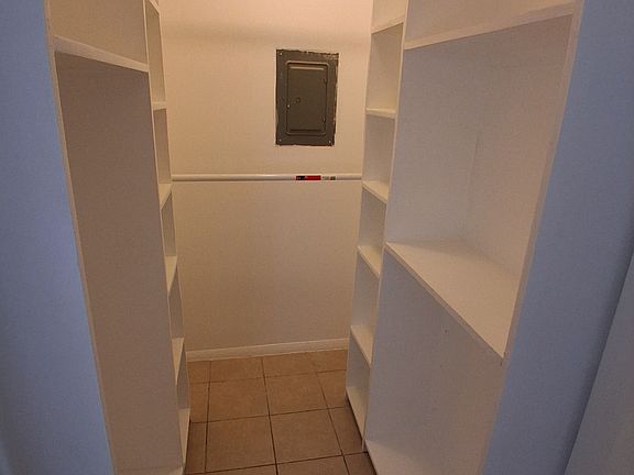 5th image of 913 Sandy Ln