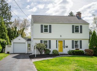 18 Knollwood Rd, West Hartford, CT 06110
