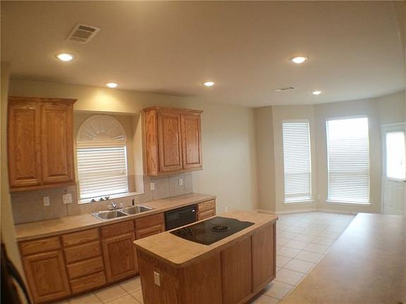 5th image of 2712 W Shore Dr
