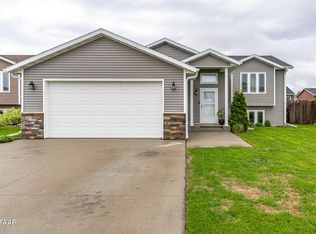 5430 Mac Dr, Grand Forks, ND 58201