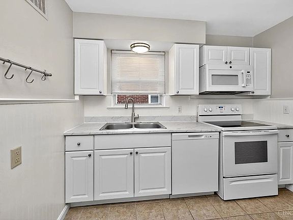 3rd image of 3333 S Sterling Way