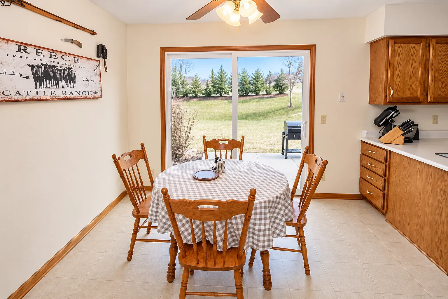 3 bed, 1.5 bath, 1500 sqft, $2,500 — Photo 3