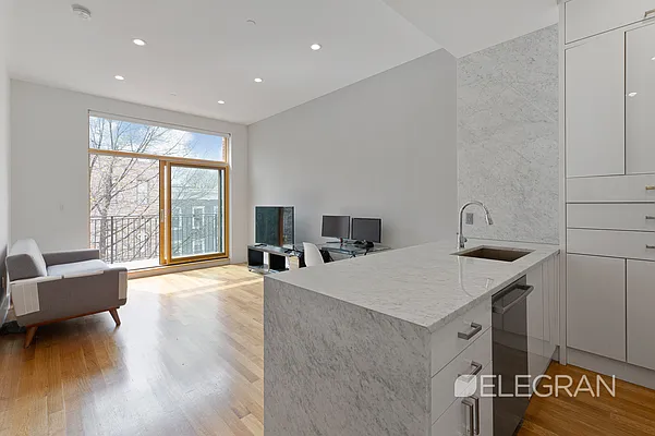 Rented by (Legacy) Elegran | media 11