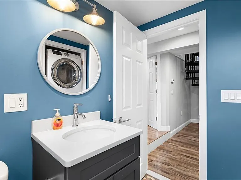 4 James St #2 — Photo 15