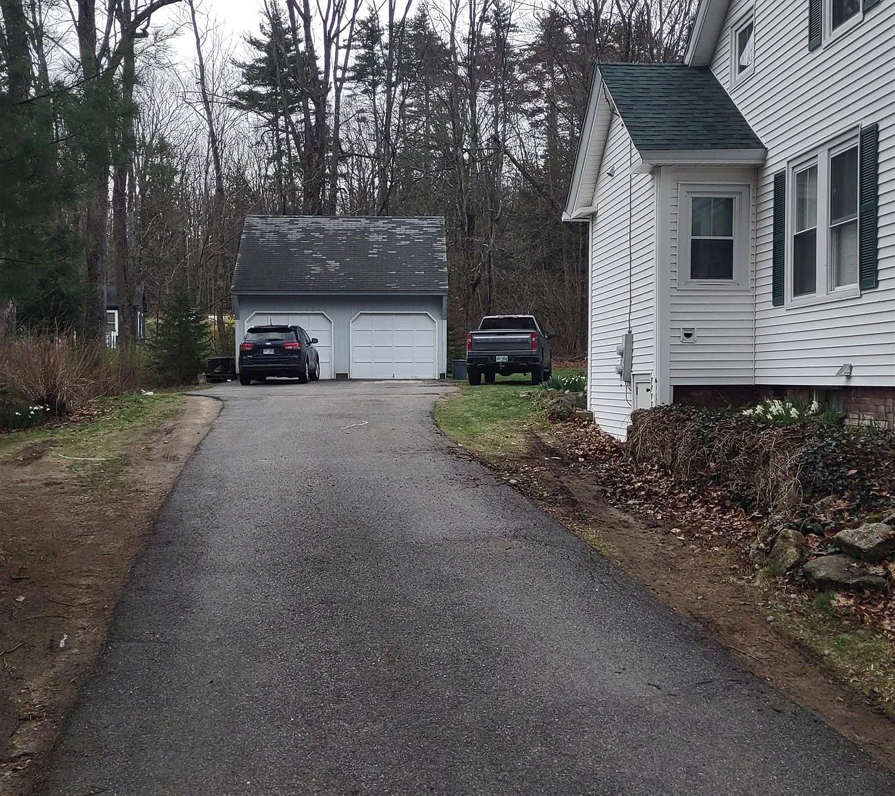 3 bed, 1.0 bath, 1320 sqft, $2,090 — Photo 3