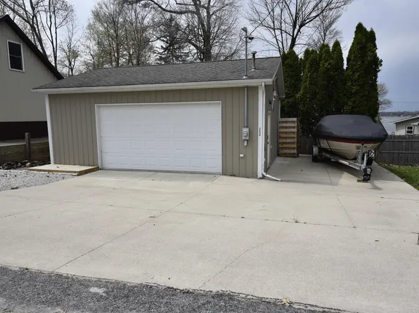 2690 Ovid St, Crystal, MI 48818