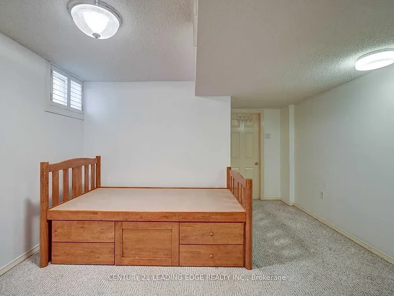1374 Heritage Way #BASEMENT — Photo 23