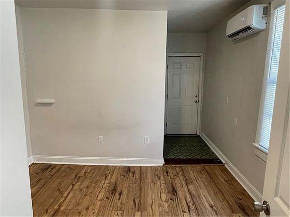 5th image of 3126 Orleans Ave