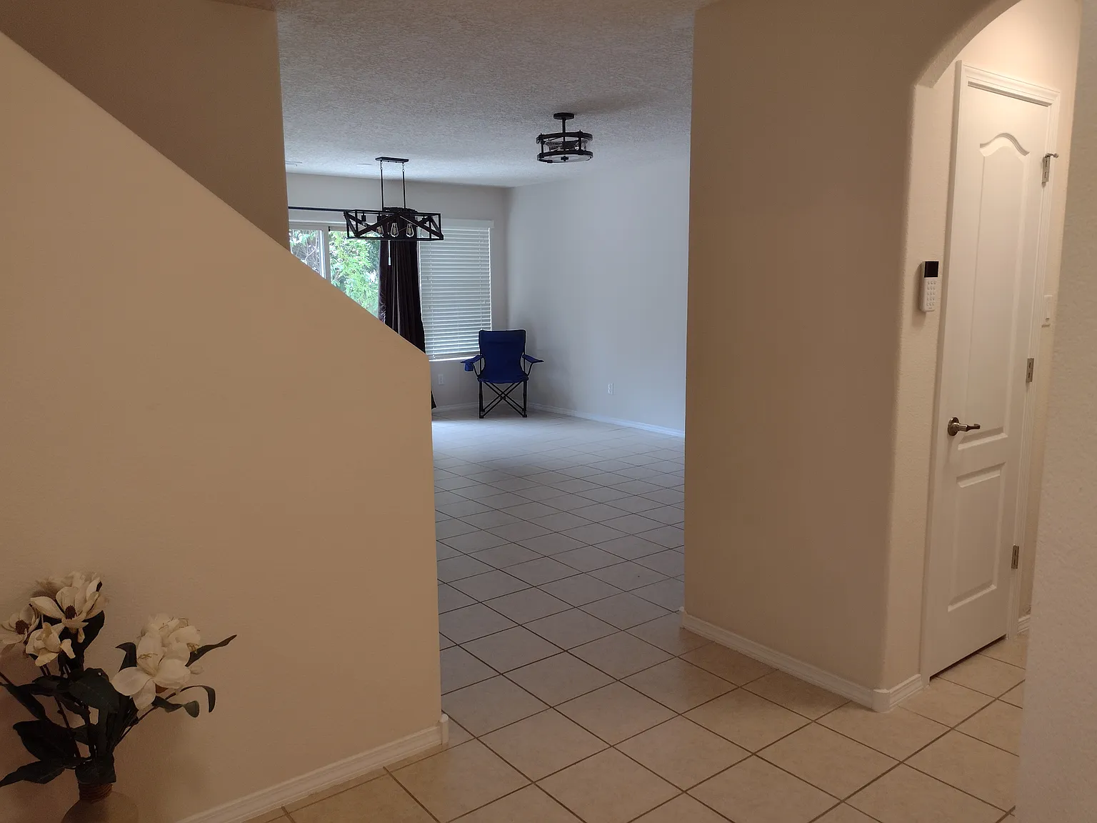 2 bed, 2.5 bath, 1725 sqft, $2,400 — Photo 2
