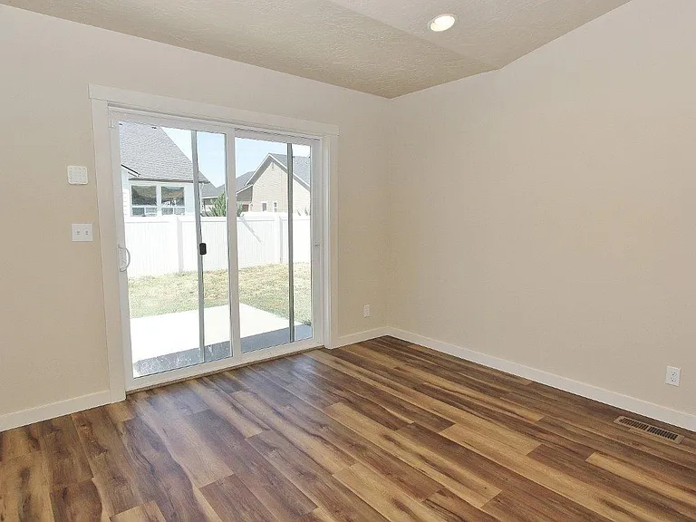 4044 Queen Anne Dr — Photo 11