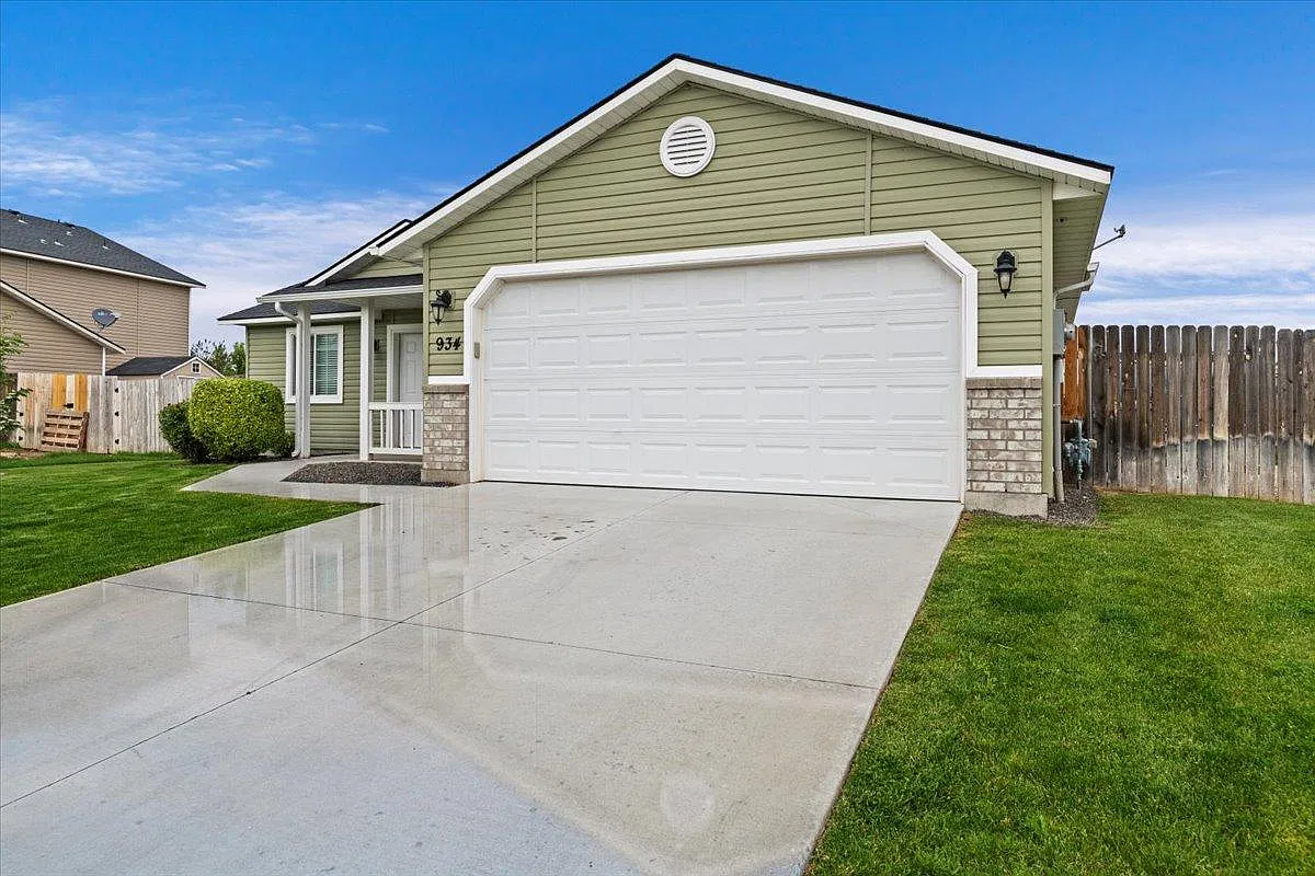 3 bed, 1340 sqft, $2,000 — Photo 3