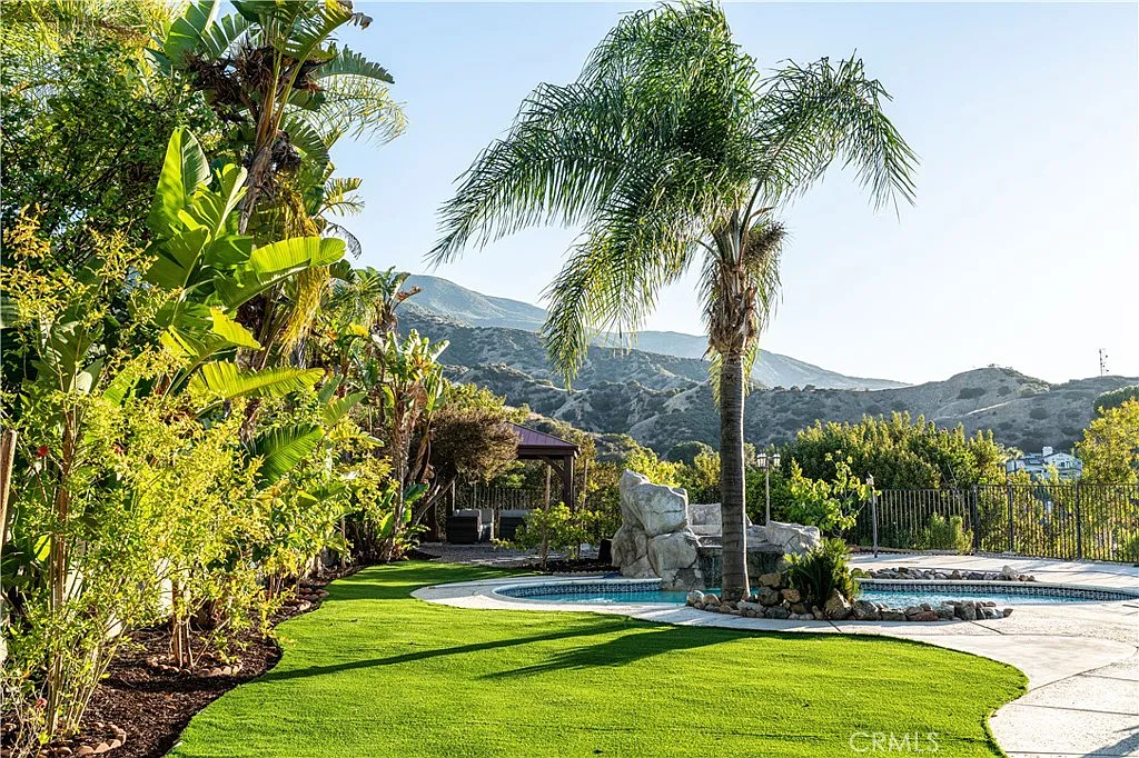 5 bed, 3056 sqft, $5,500 — Photo 2