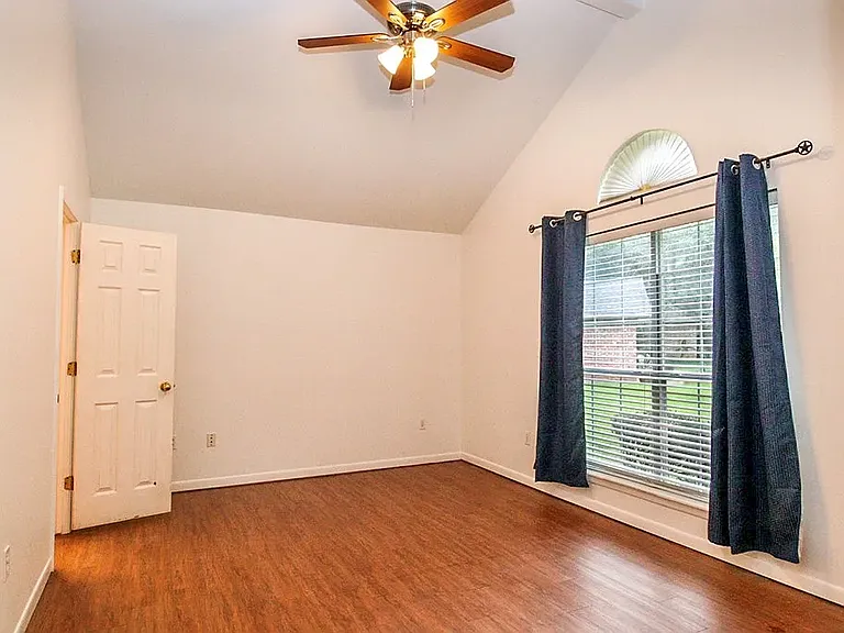 308 Echo Ln — Photo 6