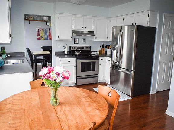 3rd image of 916 Alewife Ct