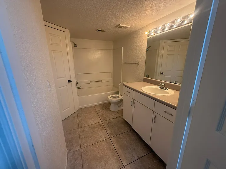 2201 Metropolitan Way — Photo 8