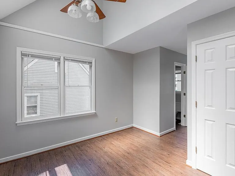 8915 Castle Point Dr — Photo 11