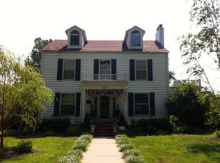 1056 S Pickwick Ave, Springfield, MO 65804