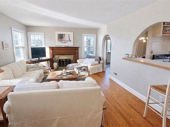 5th image of 1114 W Liberty Dr