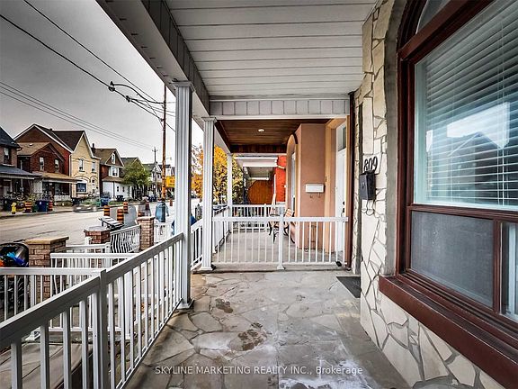 4th image of 809 Dovercourt Rd
