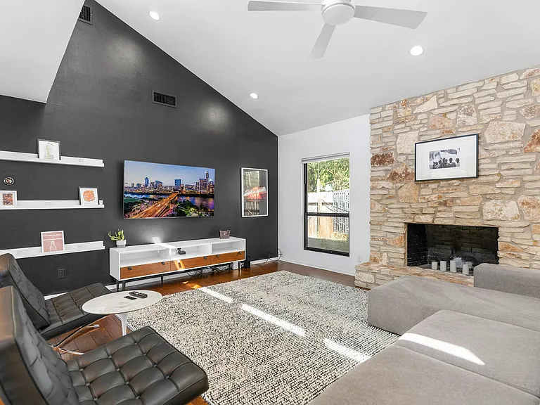 Oak Knoll Dr — Photo 13