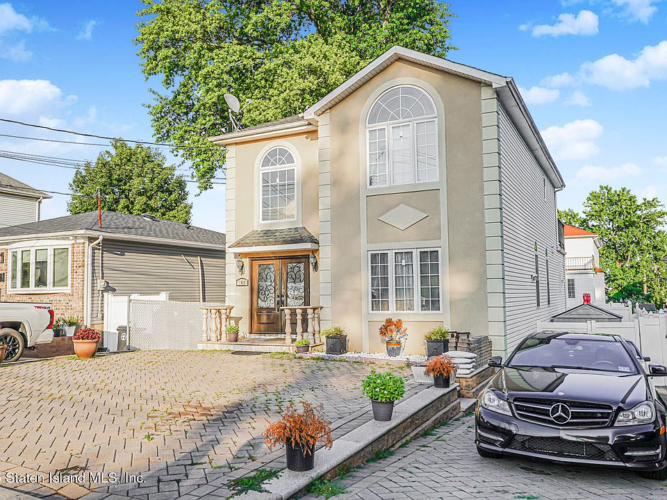 1st image of 262 Stafford Ave