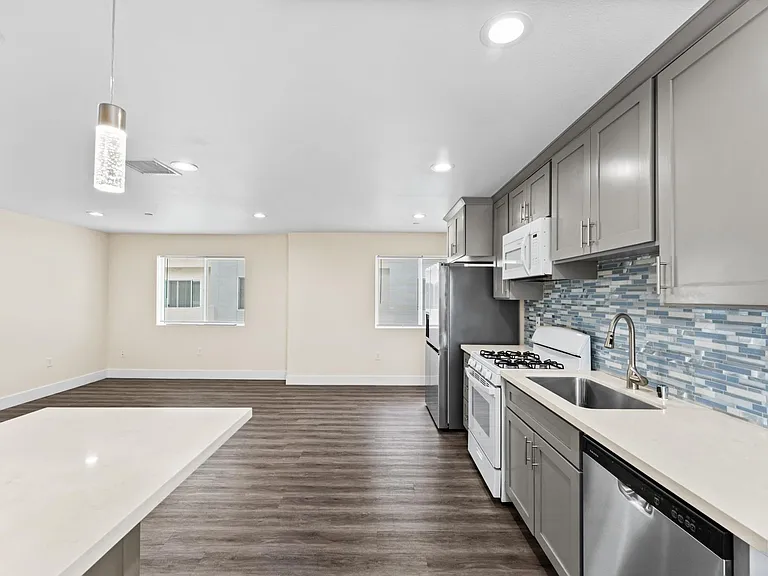 1029 S Montebello Blvd — Photo 52
